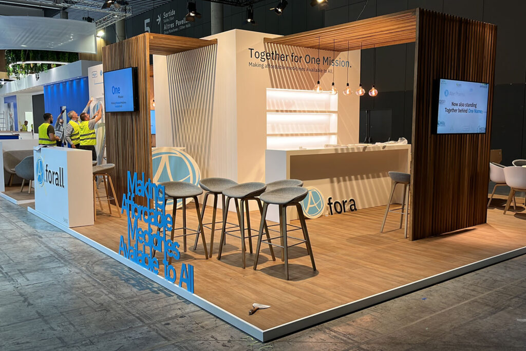 Opbouw van de A-forall beursstand in Barcelona.